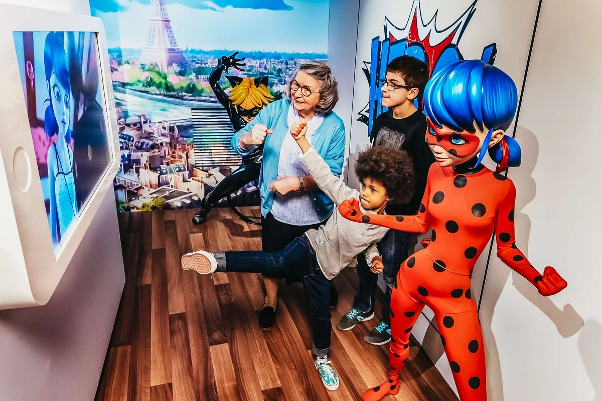 Visitors posing with the wax figures at the Grévin wax museum