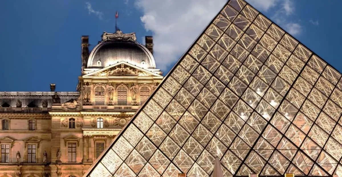 Bateau cruise on the Seine passing the Louvre riverfront, linking two Paris museum highlights